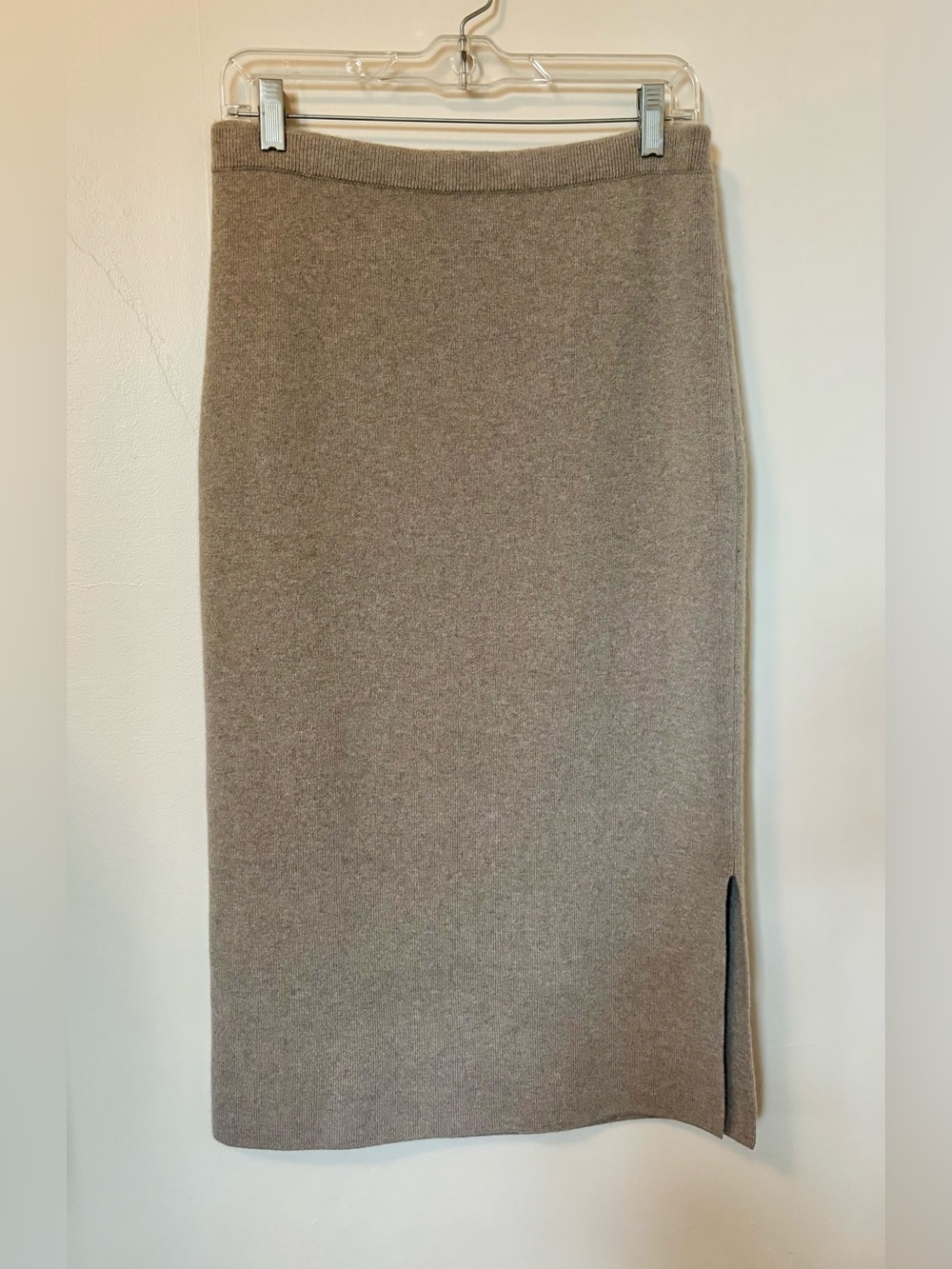 Nordstrom signature cashmere midi-skirt beige beach M
NWOT